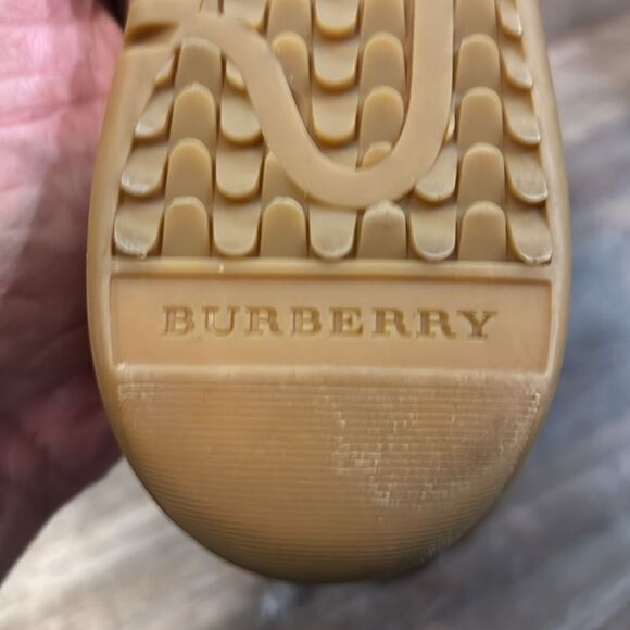 BURBERRY Leather sneakers made in Italy pink color Excellent condition 36.5. - Picture 8 of 10